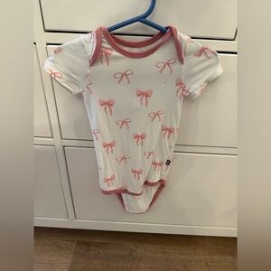 Kyte BABY White and Pink Bow Bodysuit